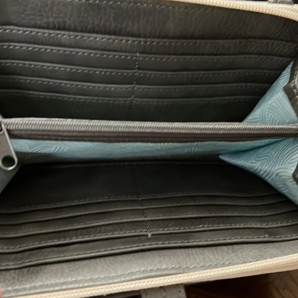 EUC The Sak leather crossbody bag in cream/silver/gray. - Picture 2 of 5